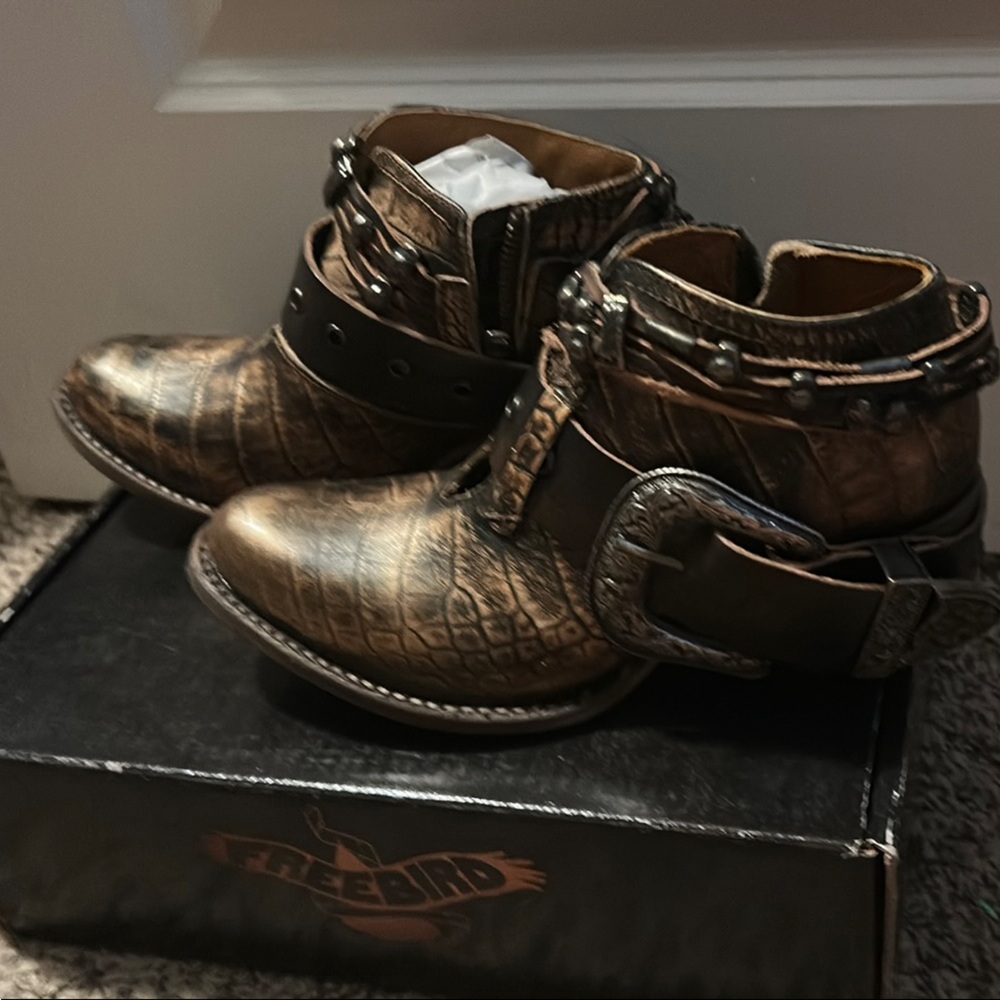 Thebird Metallic Croc-Embossed Boots
